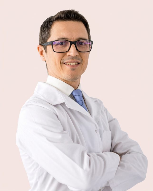 Dr. Lucas Almoño, Director Médico · Esp. en Medicina Reproductiva
